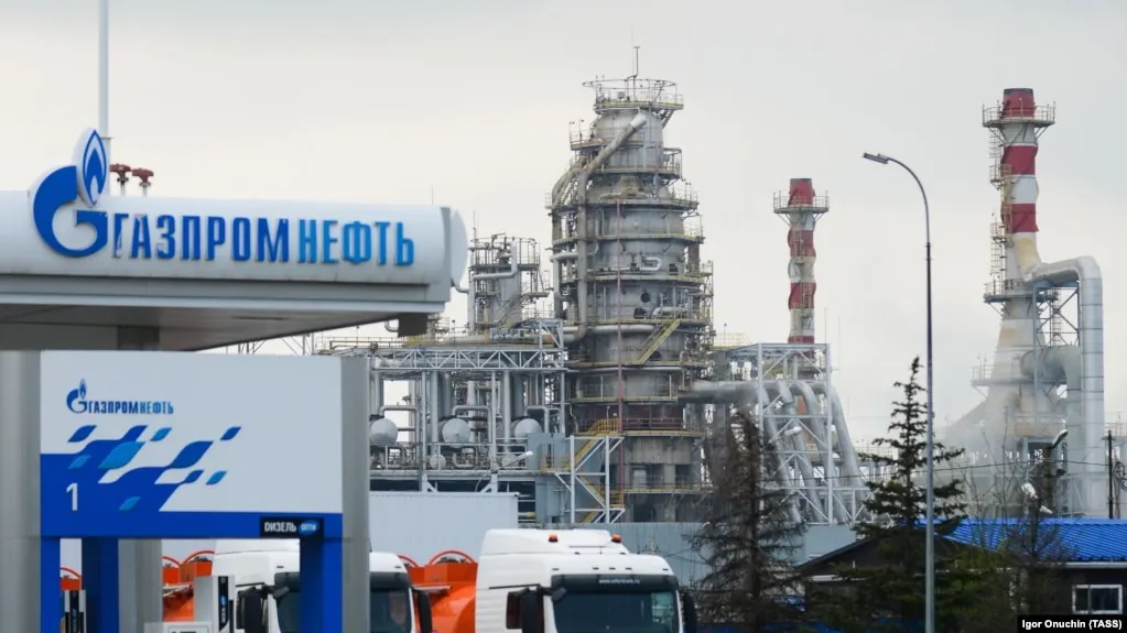Украинские беспилотники нанесли удар по Афипскому району Краснодарского края. Погибли двое человек, ещё двое получили ранения; на территории нефтеперерабатывающего завода возник пожар и зафиксированы разрушения в близлежащих населённых пунктах.