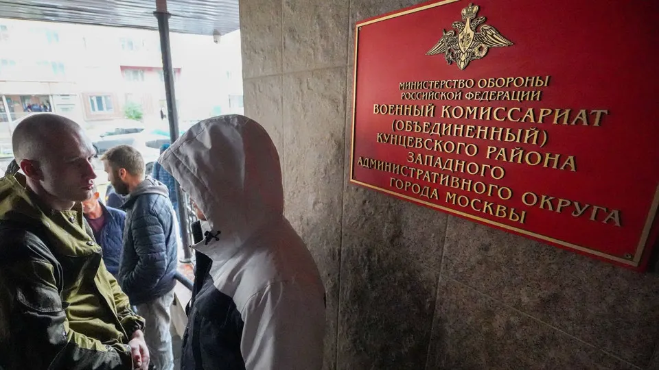 Слухи о подготовке масштабной мобилизации оказались дезинформацией; власти заявили, что мобилизация не планируется. Эксперты и депутаты говорят об отсутствии необходимости и подчёркивают роль контрактной армии.