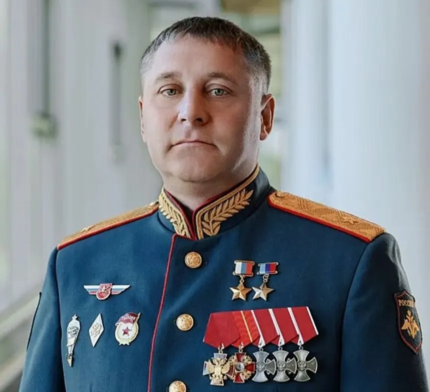 Кандидат в губернаторы Белгородской области обвиняется в демонстрации запрещённых нацистских рун; расследование может повлиять на его участие в выборах.