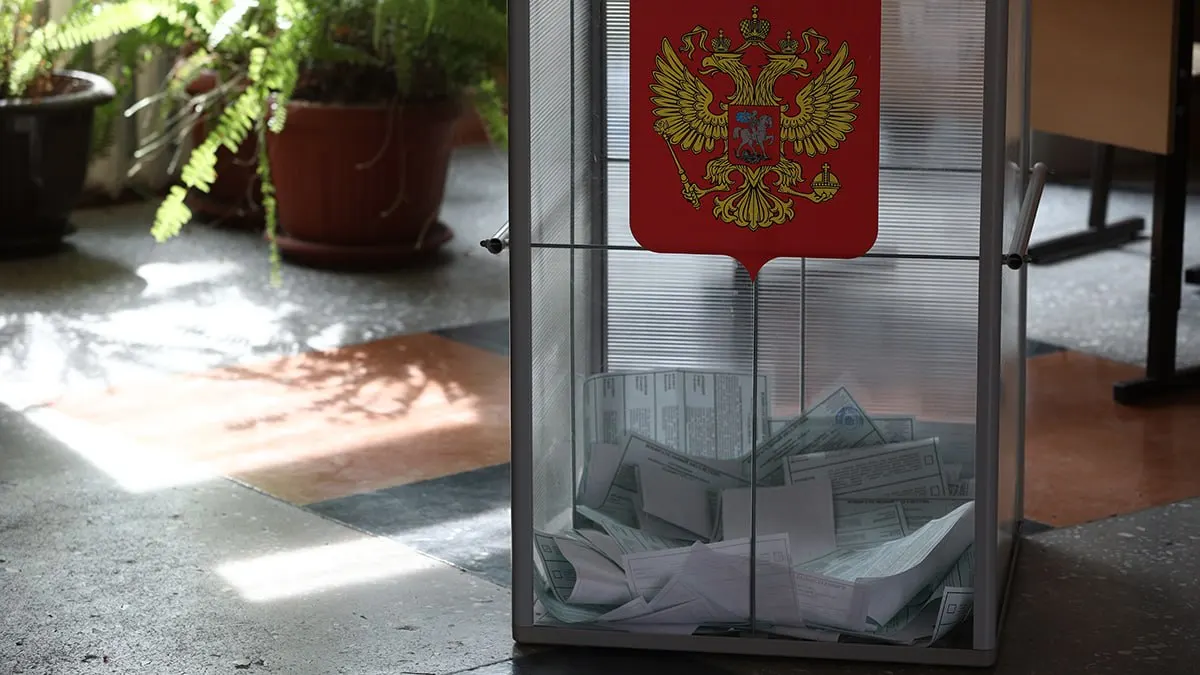39 кандидатов зарегистрированы в восьми регионах; белгородский кандидат снялся; в Коми шесть кандидатов не прошли муниципальный фильтр; кампании идут параллельно выборам в Госдуму, конкуренция минимальна.
