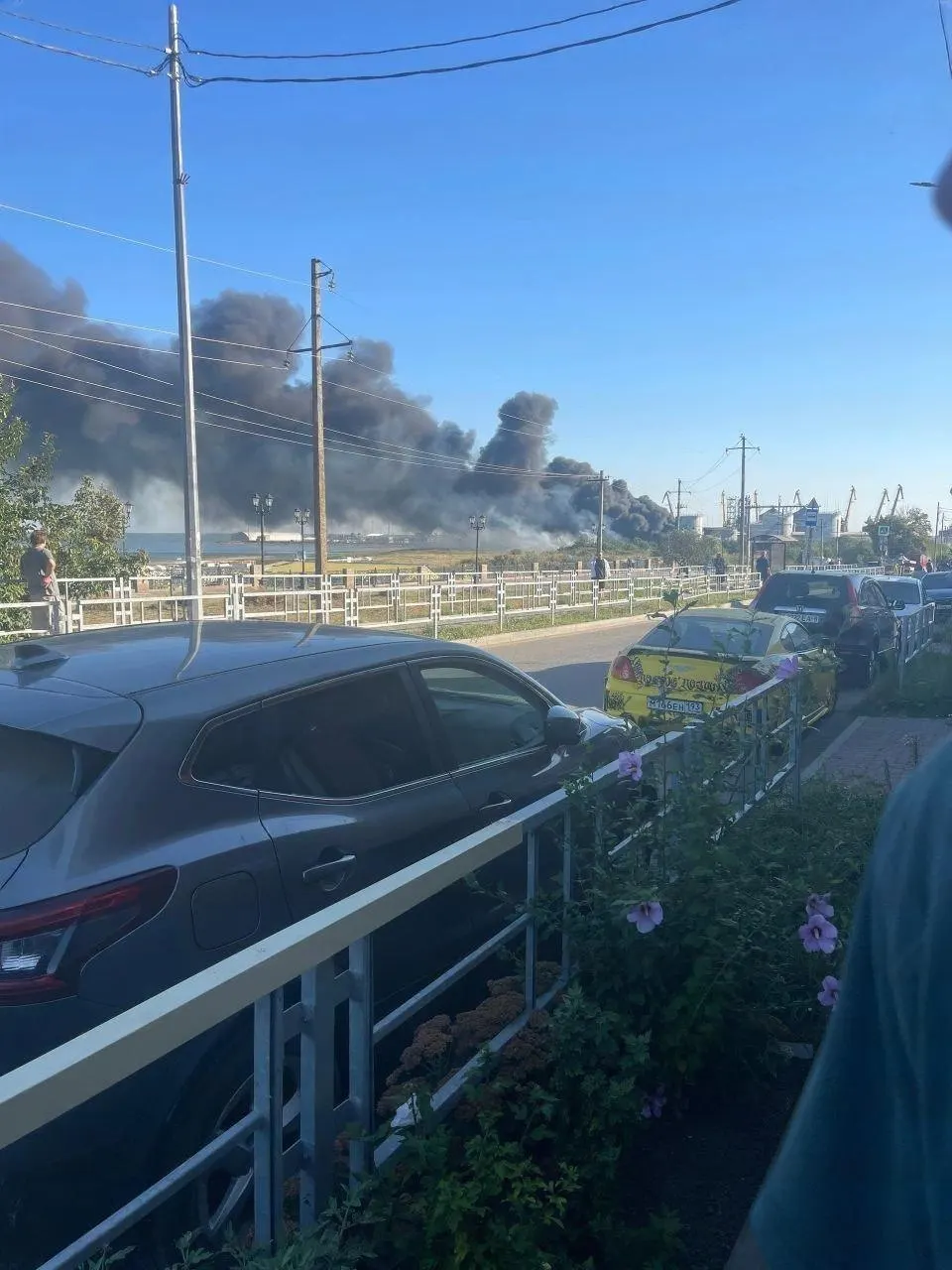 Беспилотники атаковали Белгородскую область и Ейск Краснодарского края; Минобороны сообщает об уничтожении сотен дронов за ночь.