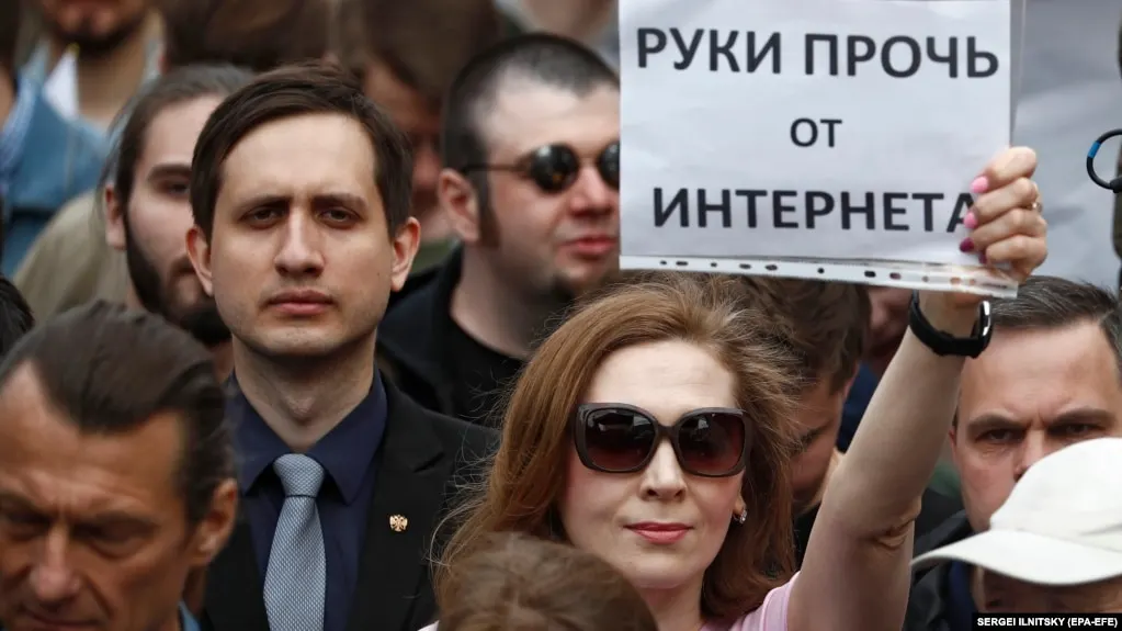 В России прошла волна блокировок VPN-сервисов: под ограничение попали IP-адреса десятков хостингов; поступают сообщения о сбоях и попытках обхода блокировок.