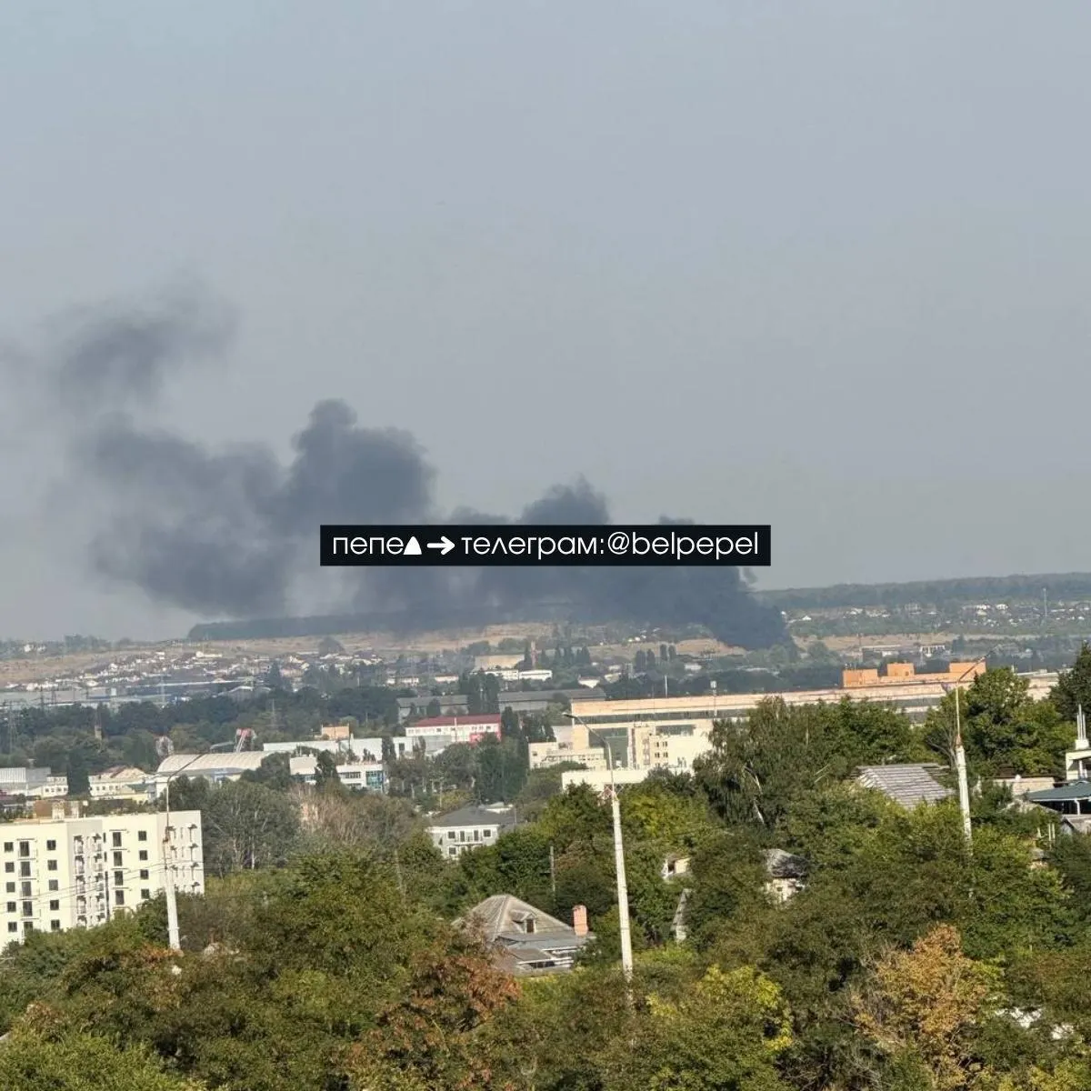 После ракетного удара по Белгороду загорелся объект на промышленной территории в районе улицы Константина Заслонова; причины возгорания устанавливаются.