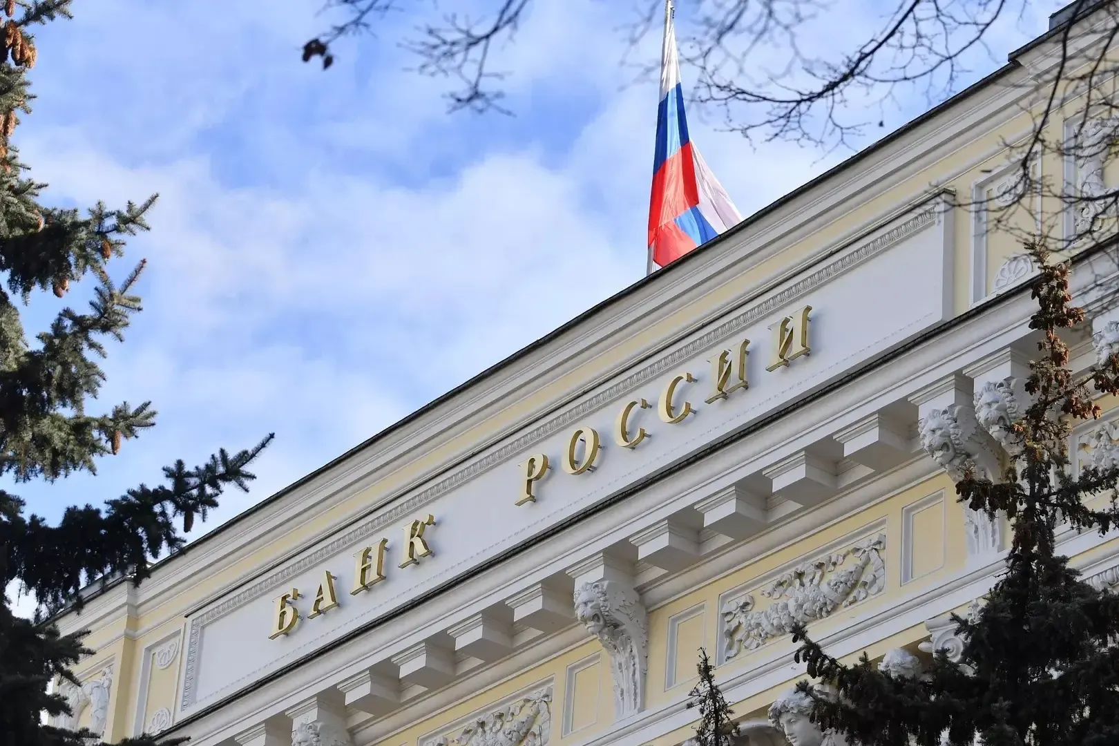 Банк России предложил кредиторам варианты реструктуризации долгов пострадавших предприятий после атак на склады и логистические центры, меры распространяются на регионы и действуют до 2027 года.