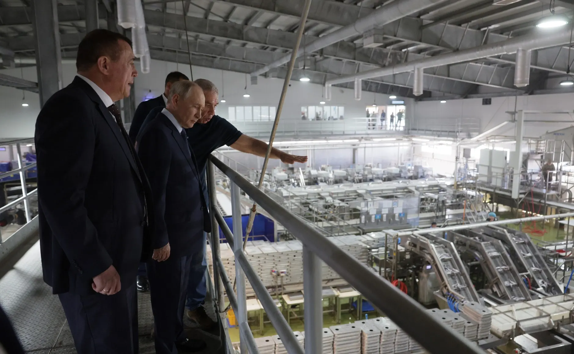 Президент посетил спорные Курильские острова, что вызвало резкую реакцию Японии и дипломатические заявления Москвы.