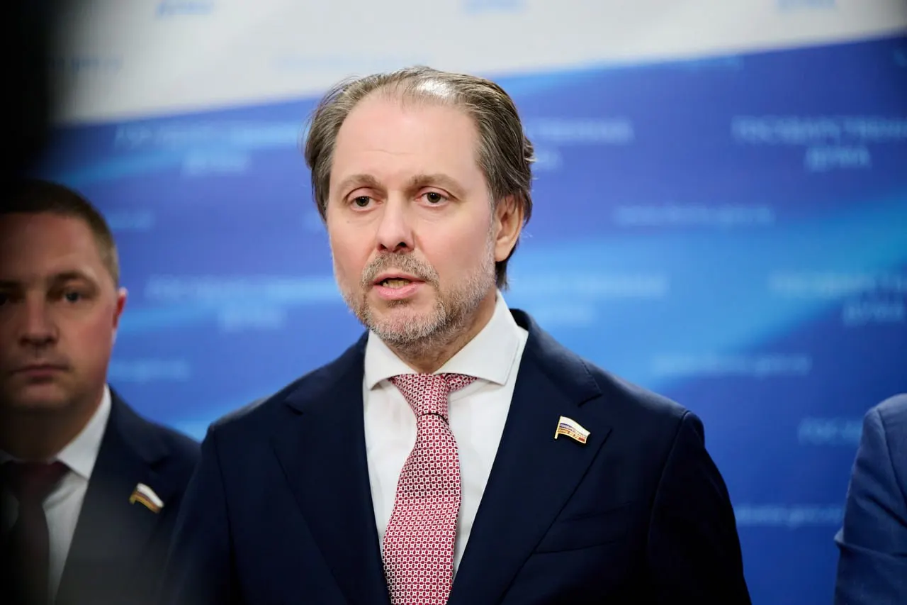 Назначен новый председатель комитета Госдумы по охране здоровья. Владимир Сысоев — экономист и юрист без профильного медицинского образования; ранее занимал пост заместителя губернатора Тюменской области и возглавлял фракцию ЛДПР.