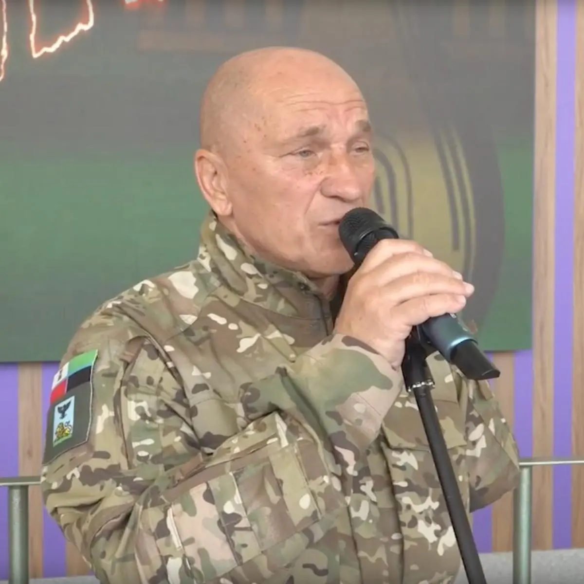 Андрей Богатов, известный по позывному «Бродяга», стал командиром одного из батальонов белгородского объединения; в биографии — участие в боевых операциях и награды.