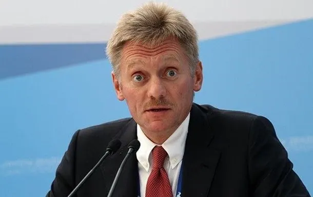 Пресс-секретарь заявил, что в России журналистам не ограничивают доступ, а Москва не вмешивается во внутренние дела других стран, в отличие от США.
