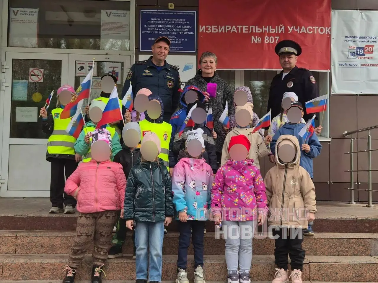 Сообщается о том, что детские сады организуют экскурсии на участки и проводят собственные голосования, включая театрализованные сценарии и роли для детей, охватывая множество регионов.
