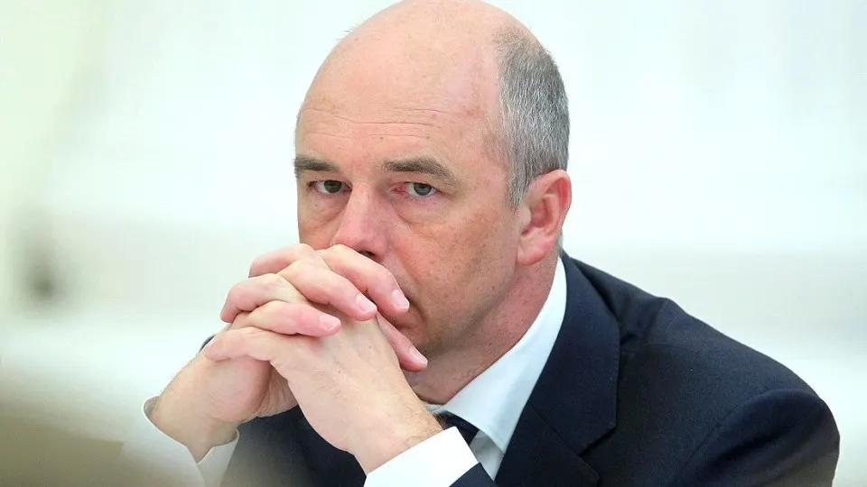 Минфин прогнозирует рост дефицита до примерно 6,9 трлн рублей на фоне усиления военных расходов и налоговой реформы.