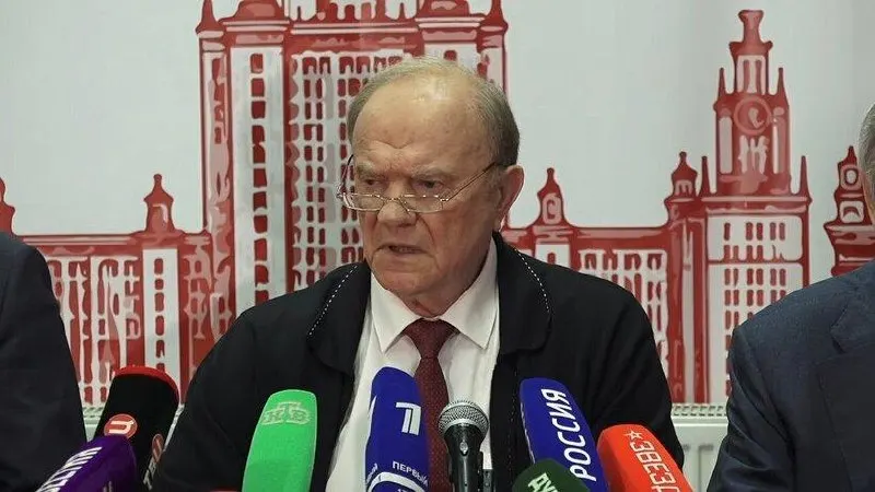 Лидер КПРФ призывает сменить курс, иначе Россия столкнется с экономическим отставанием и ростом социального напряжения.