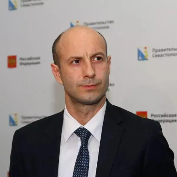 Бывший вице-губернатор Белгородской области Рустэм Зайнуллин осужден на 20 лет за взятки и растрату при строительстве оборонительных сооружений; суд такжесмягчил сроки для двух других фигурантов дела.