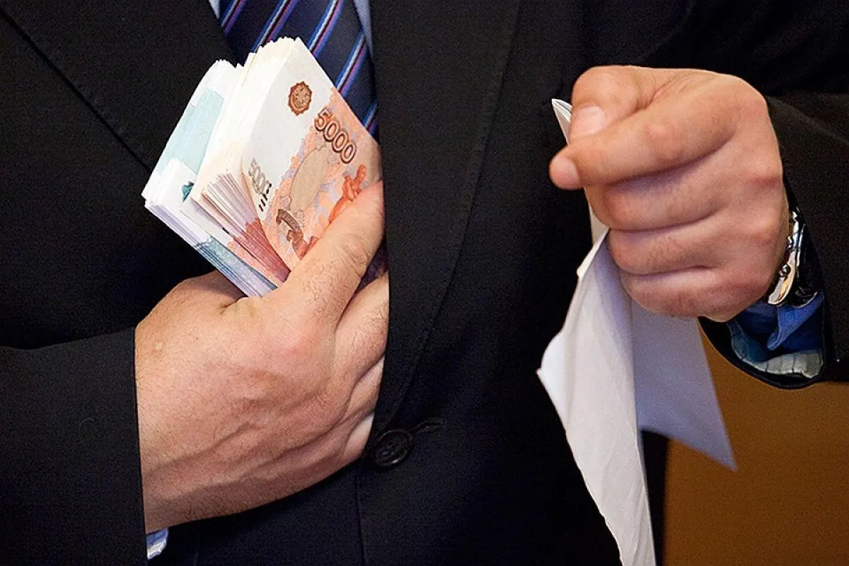 Студии сообщают об ужесточении финансирования проектов, изображающих взятки и преступления среди сотрудников МВД, ФСБ и прокуратуры; обсуждается перечень «стоп‑тем» в кино и телевидении.