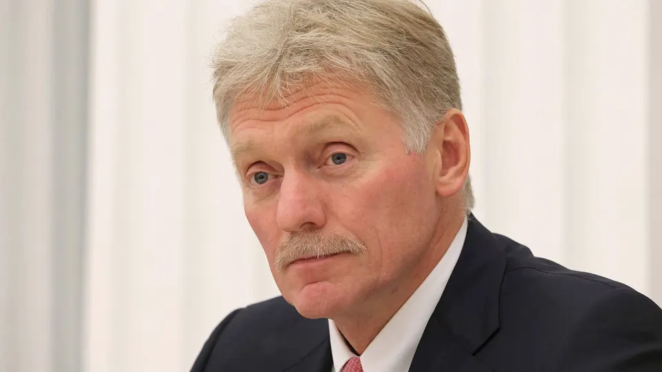 Москва заявляет о близком исходе конфликта и мирном пути, в то время как западные аналитики указывают на дезинформацию о ходе боёв и долгосрочные планы по Донбассу.