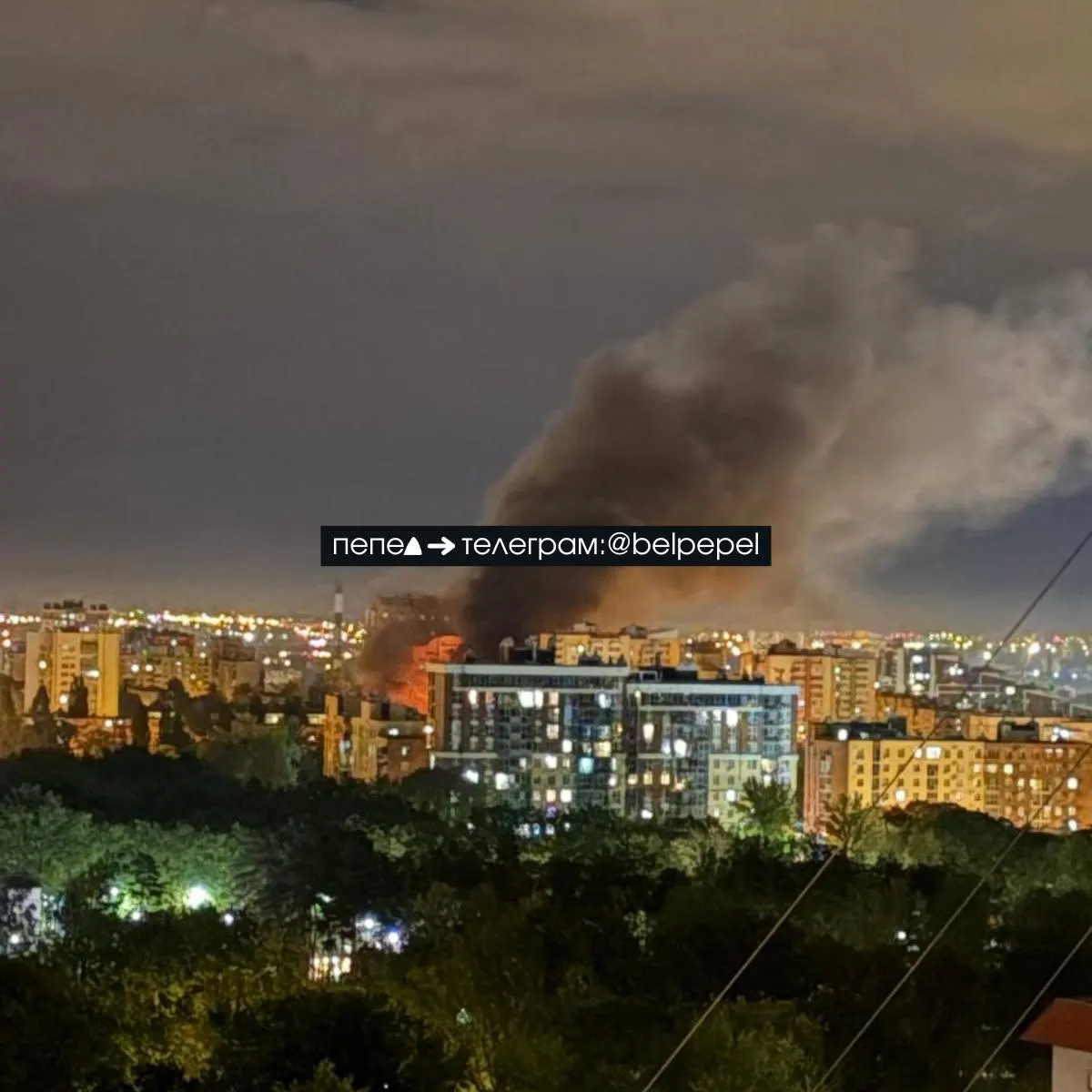 Крупный пожар разгорелся в центре города; над Белгородом слышны взрывы, действует система ПВО. Подробности — позже.