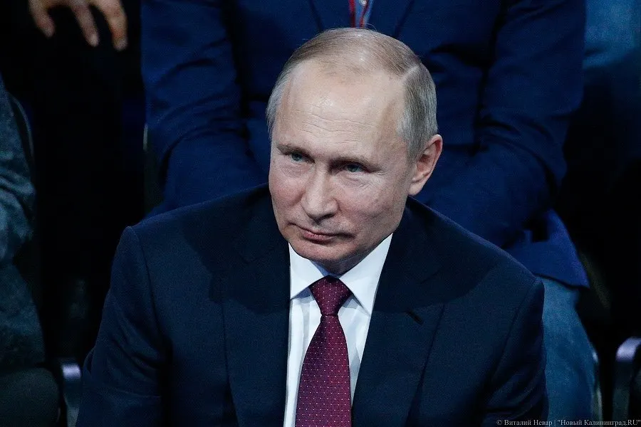 Путин поручил в регионах внедрить независимую оценку качества и условий оказания услуг организациями социальной сферы через государственные услуги; доклад должен быть представлен до 1 февраля 2027 года.