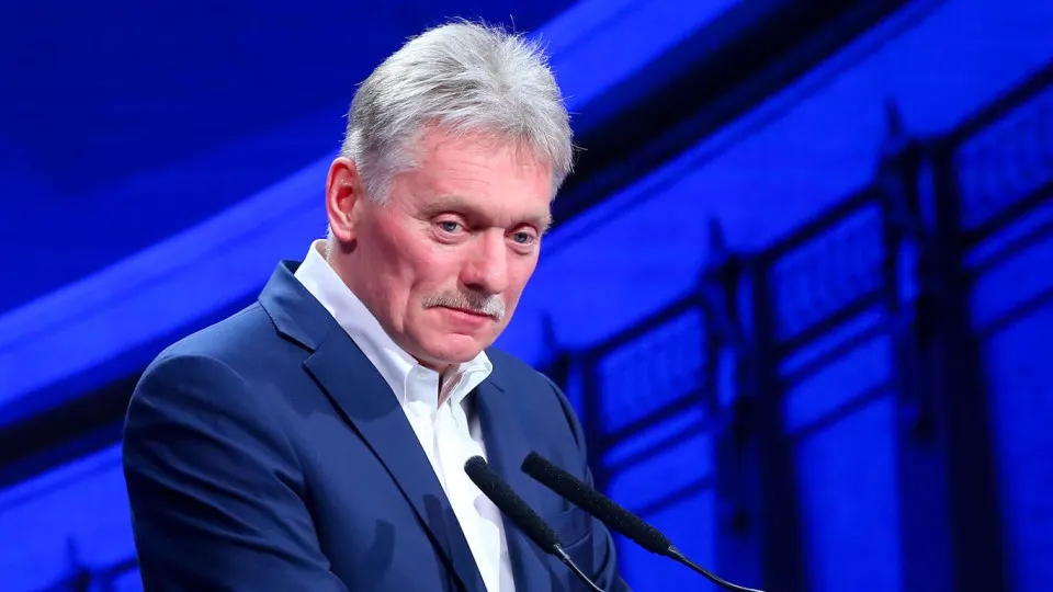 На фоне обсуждений возможного перемирия и предстоящих выборов в Украине официальные лица заявили о намерении не наносить удары в день голосования и о необходимости долгосрочного мира; аналитики отмечают политическую подоплеку этой темы.