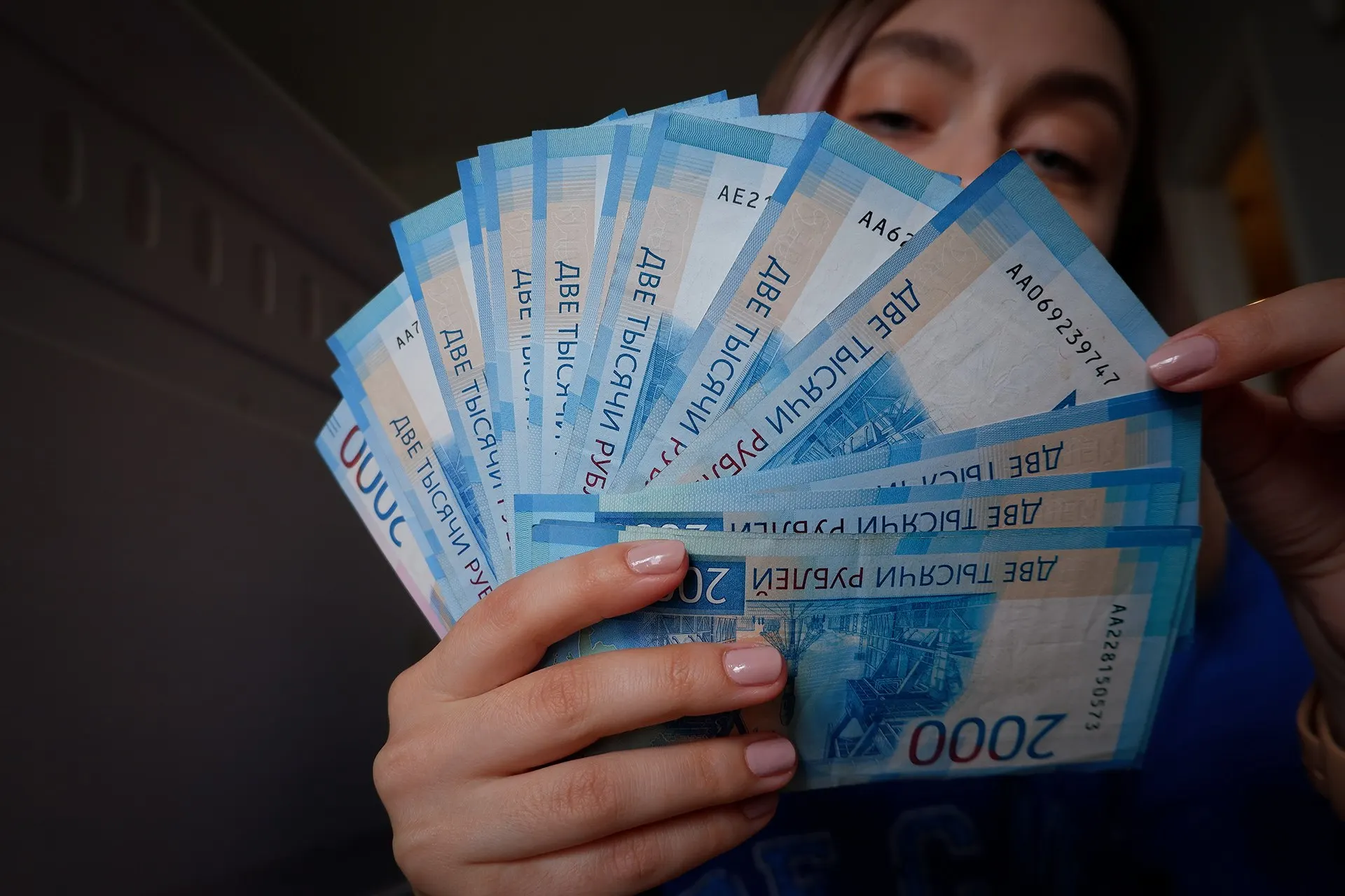 После заявлений властей о новом налоге, рассчитывающем собрать триллион, экономисты спорят о последствиях для среднего класса.