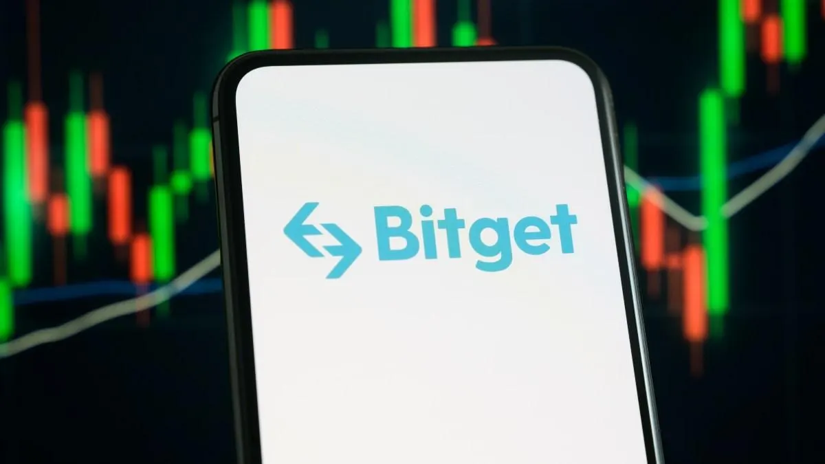 Крупная криптобиржа Bitget прекращает обслуживание резидентов России, Казахстана и Беларуси. Пользователям направят уведомления, а с 18 октября вступят ограничения: нельзя будет совершать новые операции, вывести средства можно до 21 октября, доступ в аккаунт ограничат с 21 октября.