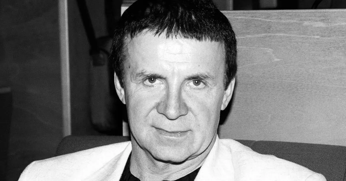 Известный телецелитель Анатолий Кашпировский скончался. Подробности об обстоятельствах и церемонии прощания будут сообщены позже.